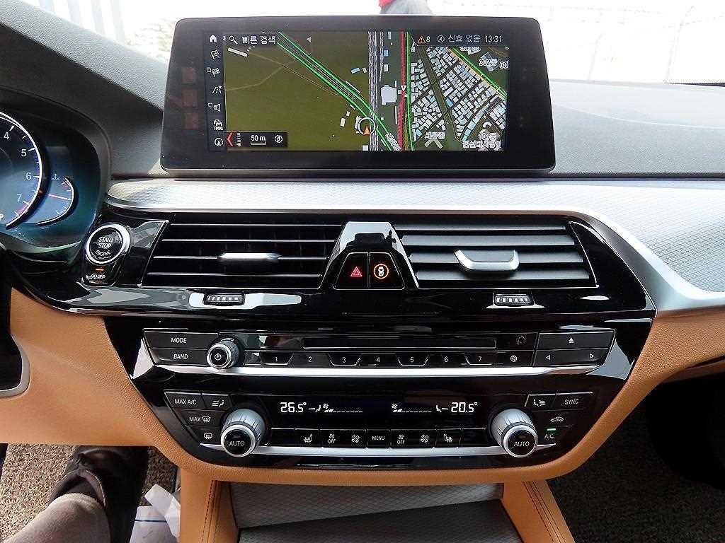 BMW 5시리즈 5시리즈 (G30) 530i xDrive M 스포츠 이미지 11