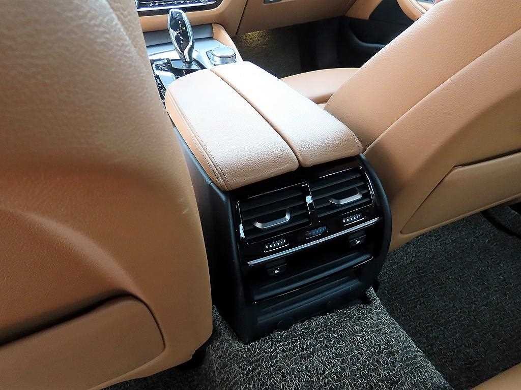 BMW 5시리즈 5시리즈 (G30) 530i xDrive M 스포츠 이미지 14