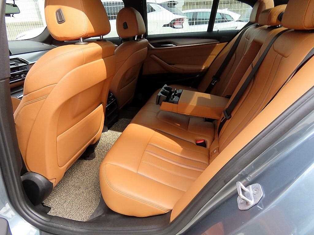 BMW 5시리즈 5시리즈 (G30) 530i xDrive M 스포츠 이미지 4