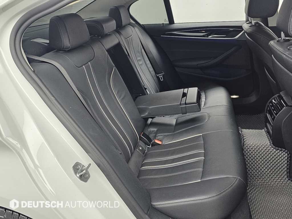 BMW 5시리즈 5시리즈 (G30) 520i 럭셔리 이미지 12