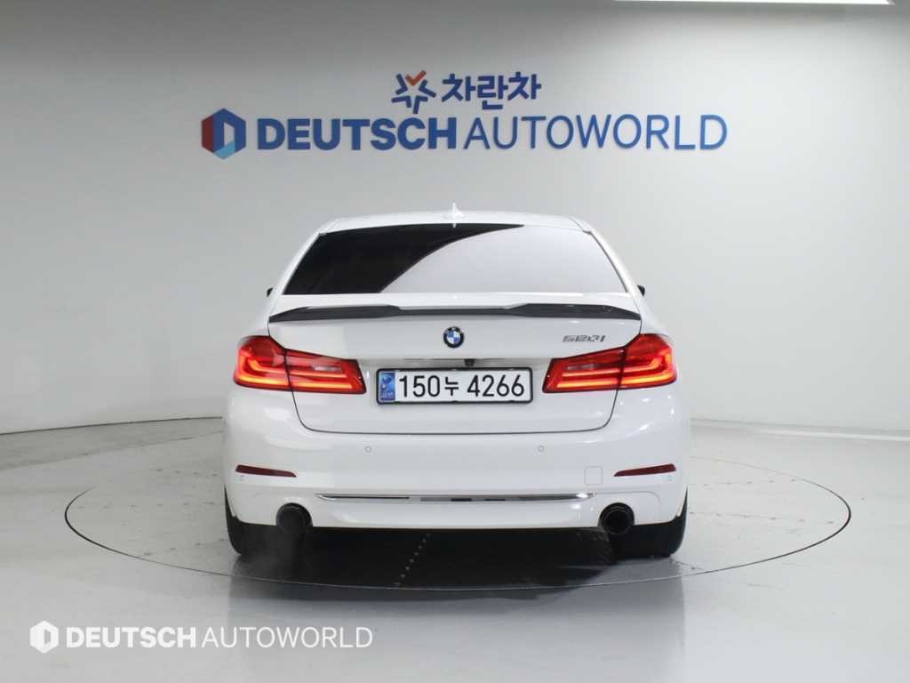 BMW 5시리즈 5시리즈 (G30) 520i 럭셔리 이미지 4