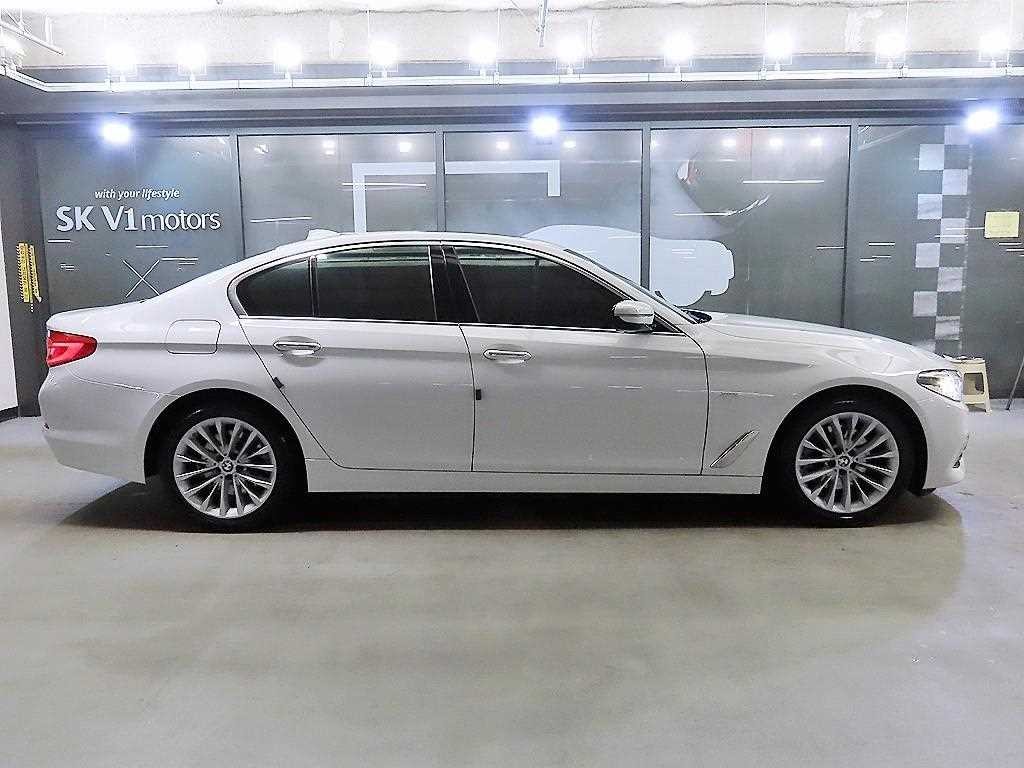 BMW 5시리즈 5시리즈 (G30) 520d M 스포츠 플러스 이미지 3