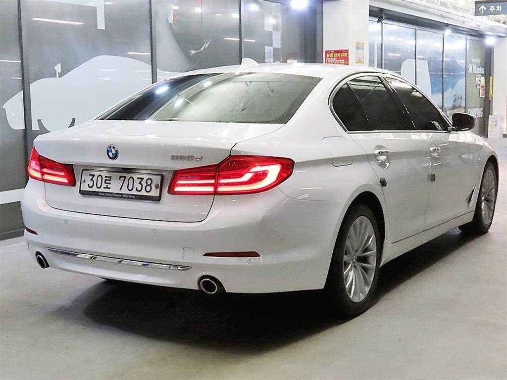 BMW 5시리즈 5시리즈 (G30) 520d M 스포츠 플러스 이미지 4