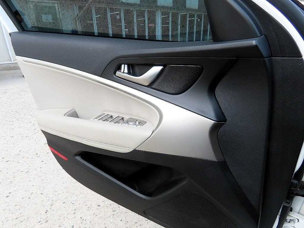 제네시스 G70 더 뉴 G70 가솔린 2.0T 4WD 기본형 이미지 12