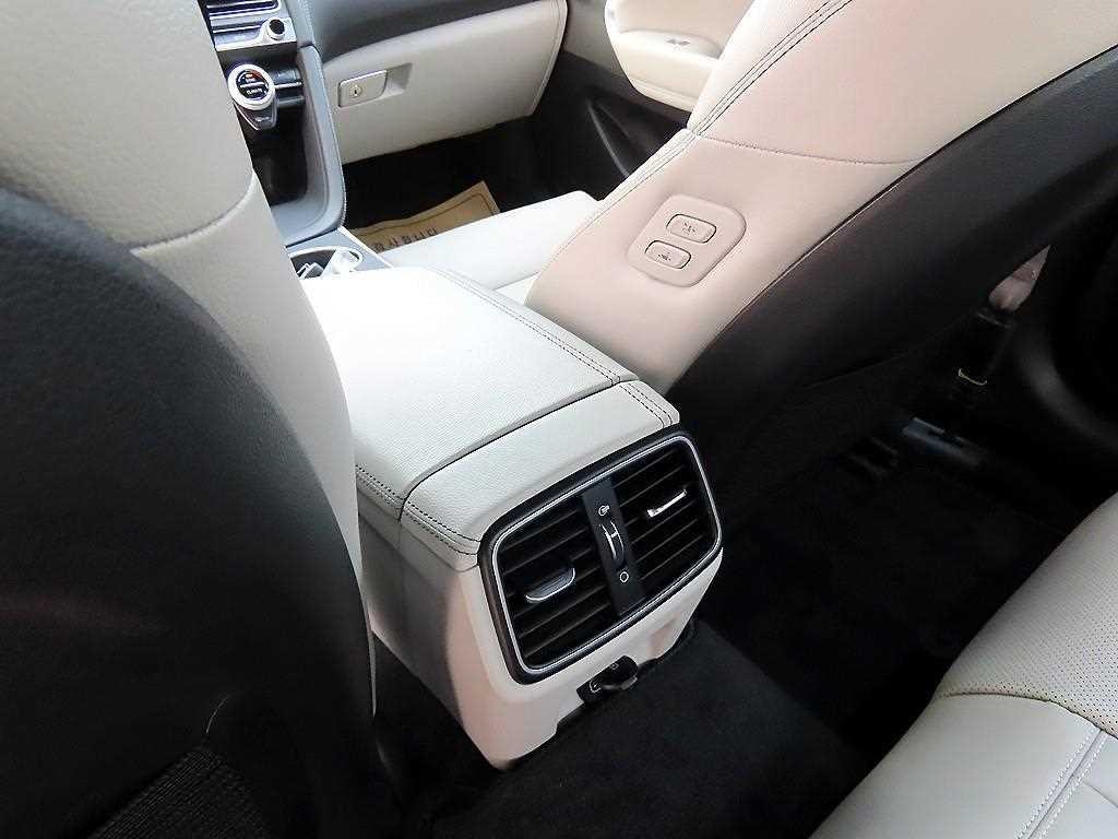 제네시스 G70 더 뉴 G70 가솔린 2.0T 4WD 기본형 이미지 17