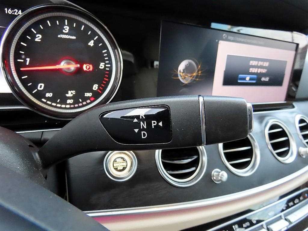 벤츠 E 클래스 E-클래스 W213 E220d 아방가르드 이미지 10