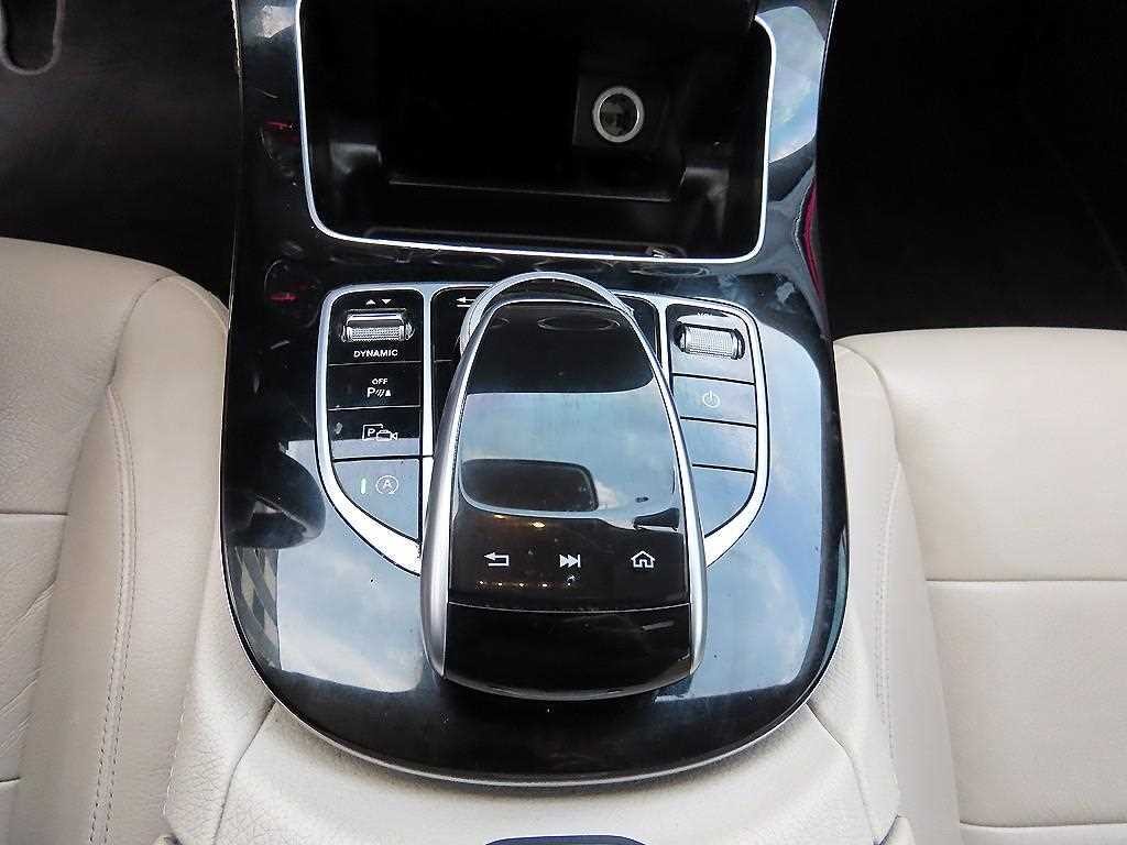 벤츠 E 클래스 E-클래스 W213 E220d 아방가르드 이미지 12