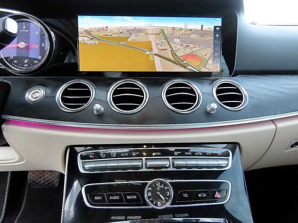 벤츠 E 클래스 E-클래스 W213 E220d 아방가르드 이미지 13