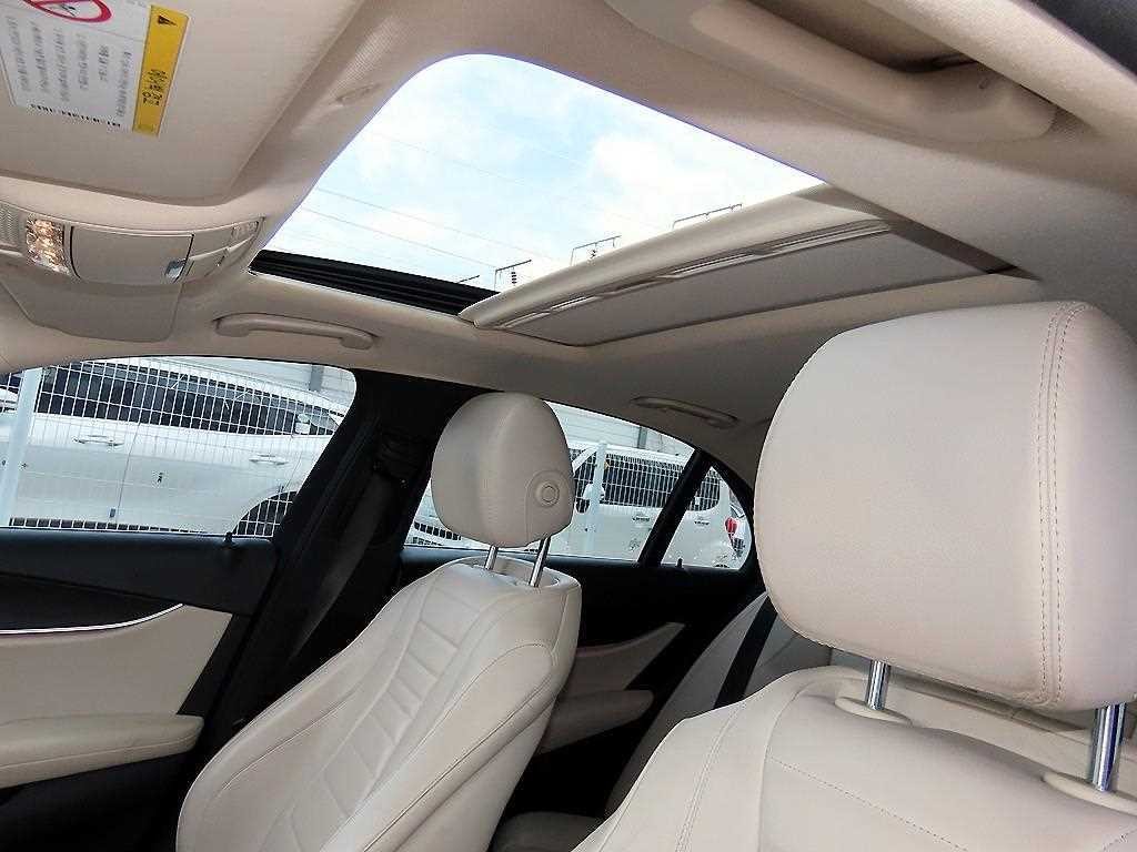 벤츠 E 클래스 E-클래스 W213 E220d 아방가르드 이미지 17