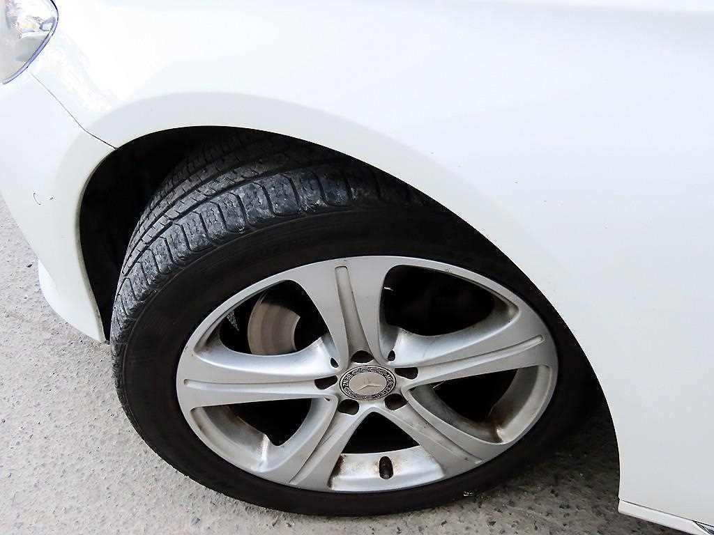벤츠 E 클래스 E-클래스 W213 E220d 아방가르드 이미지 20