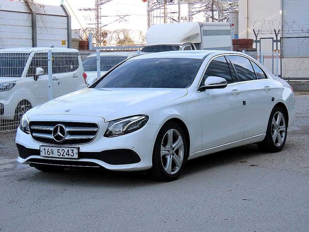 벤츠 E 클래스 E-클래스 W213 E220d 아방가르드 이미지 3