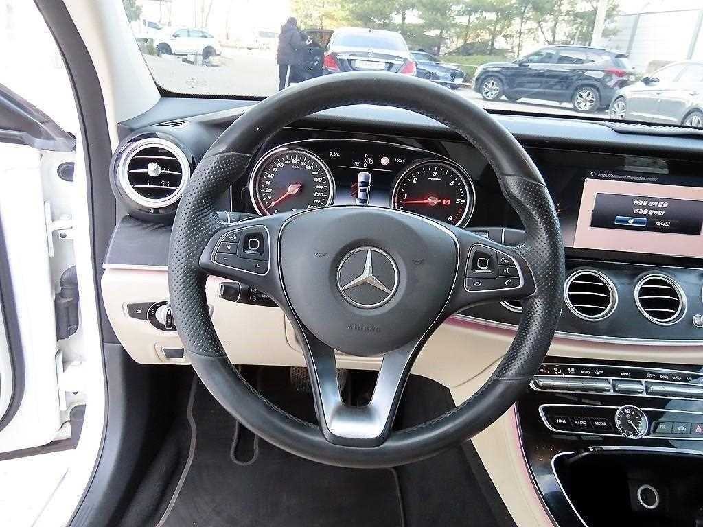 벤츠 E 클래스 E-클래스 W213 E220d 아방가르드 이미지 8