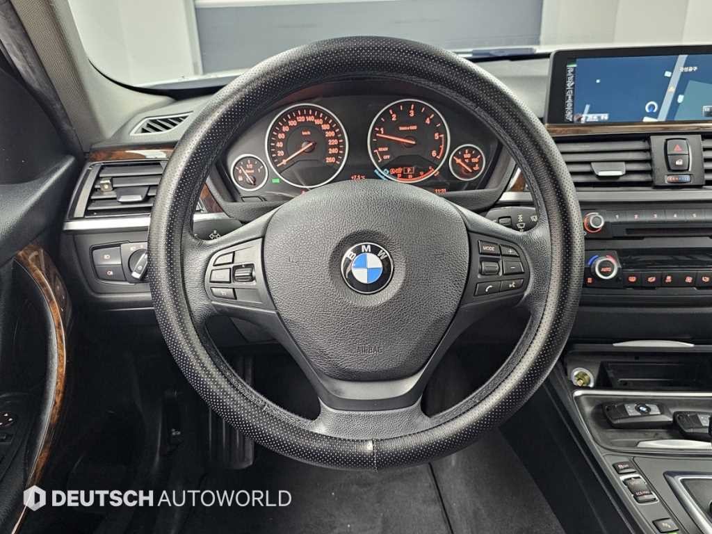 BMW 3시리즈 3시리즈 (F30) 320d 이미지 13