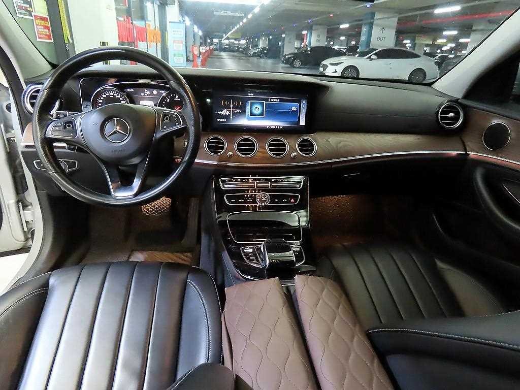 벤츠 E 클래스 E-클래스 W213 E220d 익스클루시브 이미지 10