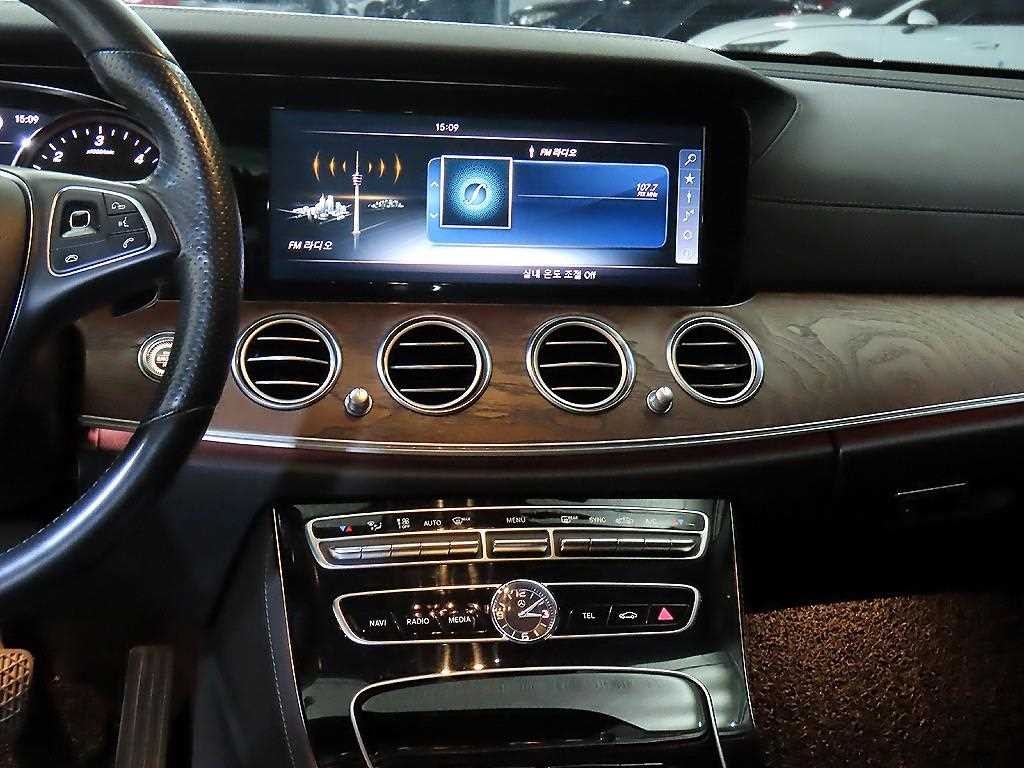 벤츠 E 클래스 E-클래스 W213 E220d 익스클루시브 이미지 11