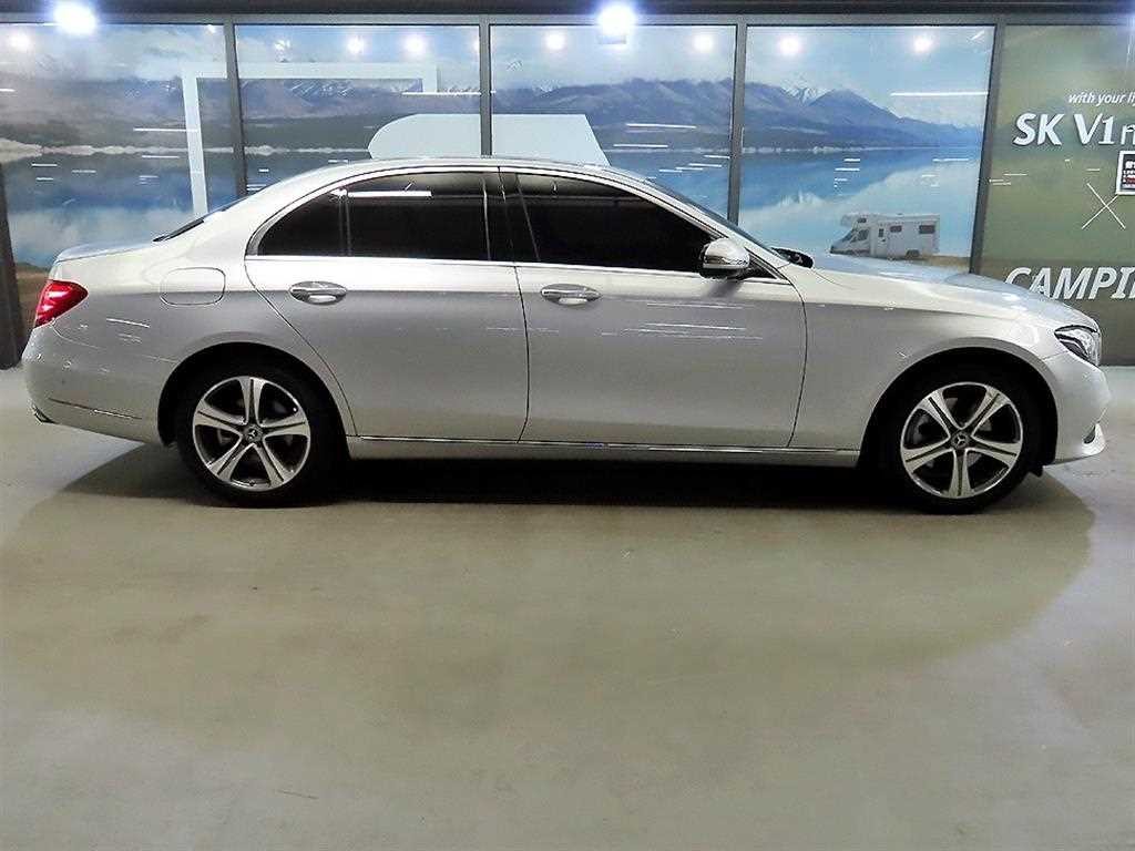 벤츠 E 클래스 E-클래스 W213 E220d 익스클루시브 이미지 3