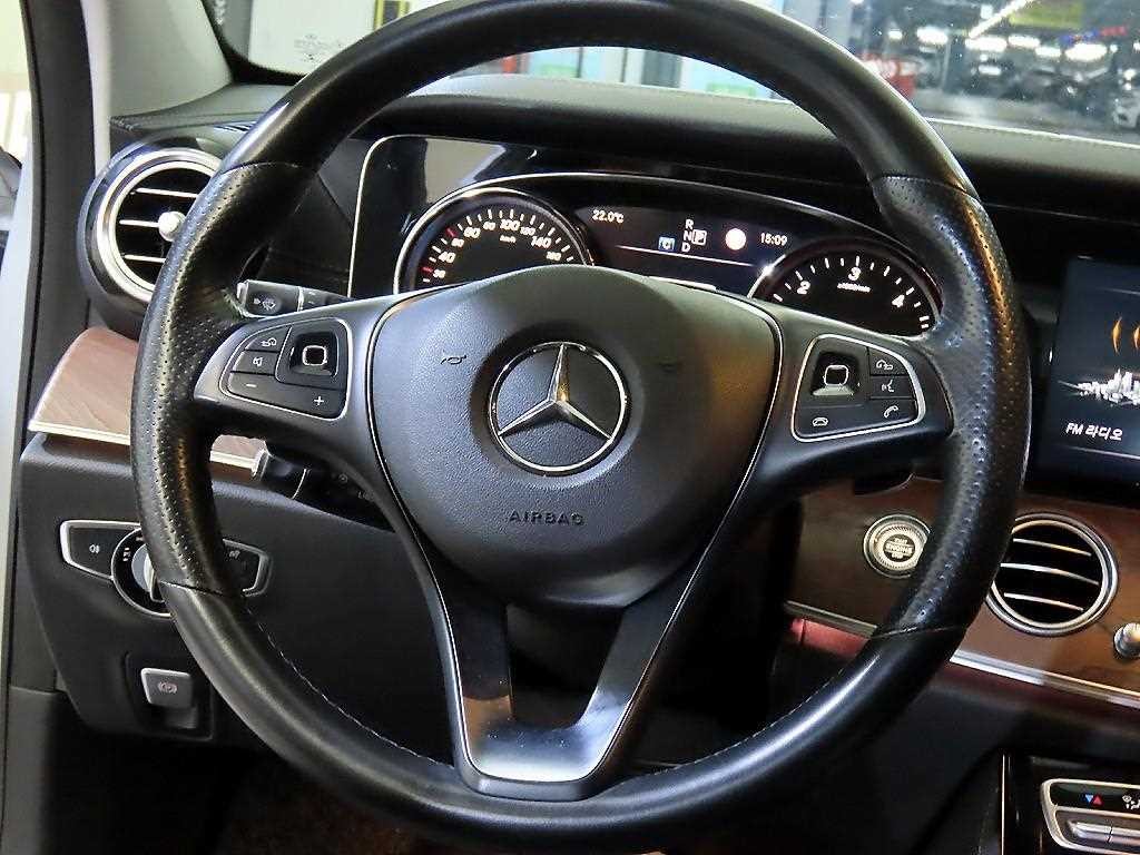 벤츠 E 클래스 E-클래스 W213 E220d 익스클루시브 이미지 8