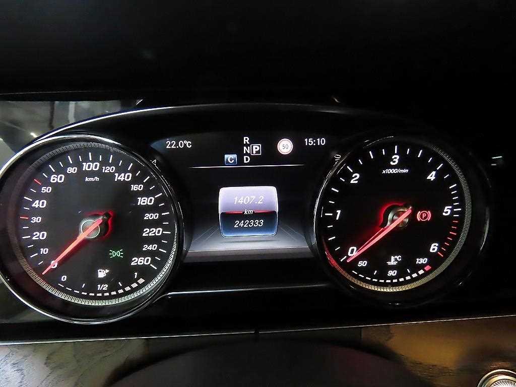 벤츠 E 클래스 E-클래스 W213 E220d 익스클루시브 이미지 9