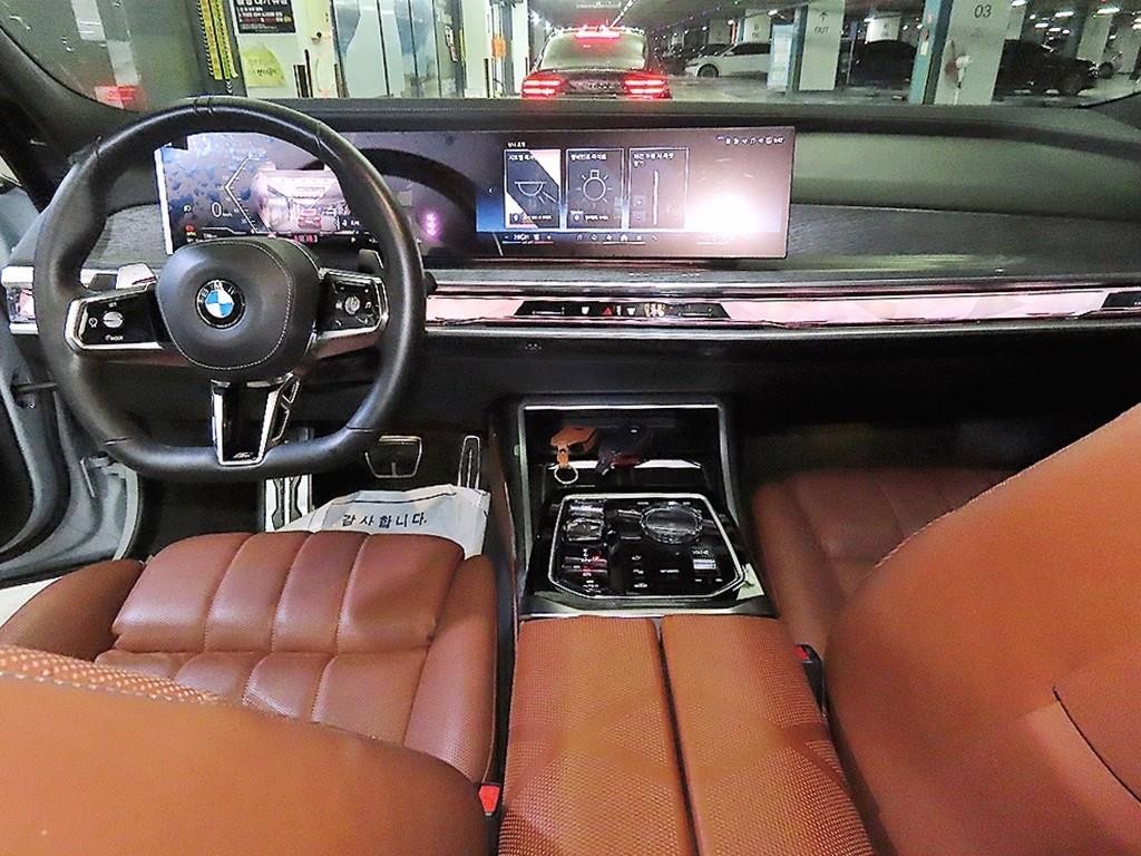 BMW 7시리즈 7시리즈 (G70) 740i sDrive M 스포츠 이미지 10