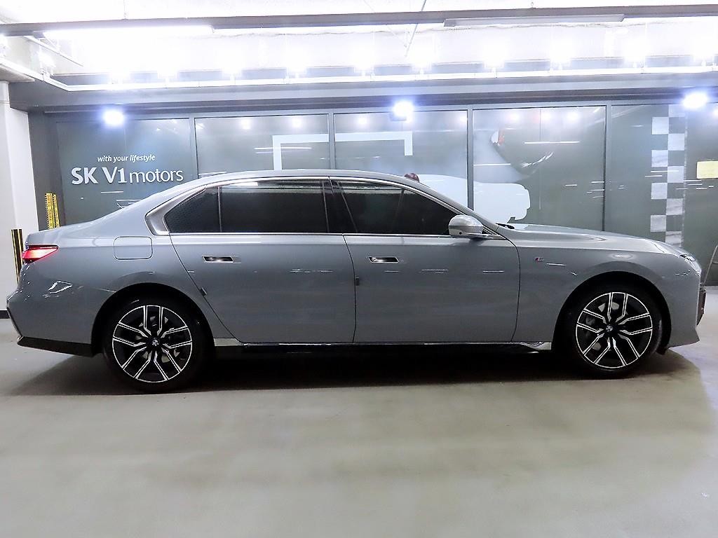BMW 7시리즈 7시리즈 (G70) 740i sDrive M 스포츠 이미지 3