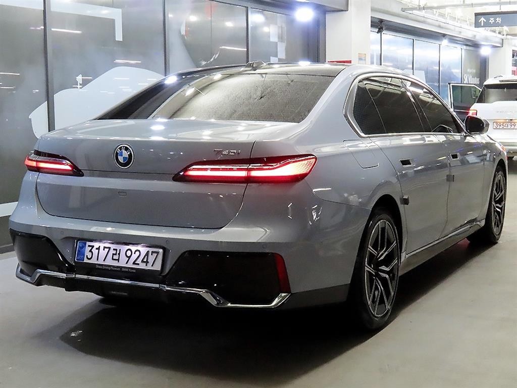 BMW 7시리즈 7시리즈 (G70) 740i sDrive M 스포츠 이미지 4