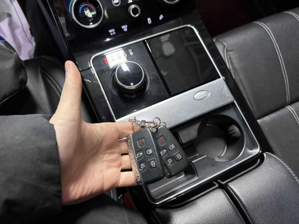 랜드로버 레인지로버 벨라 2.0 D240 R-다이나믹 SE 이미지 13