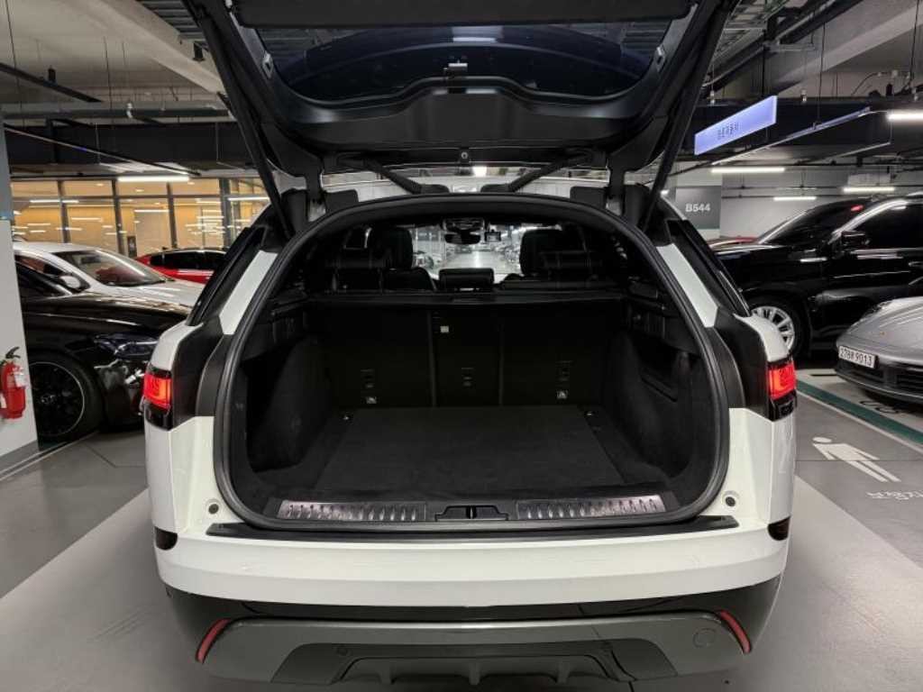 랜드로버 레인지로버 벨라 2.0 D240 R-다이나믹 SE 이미지 19