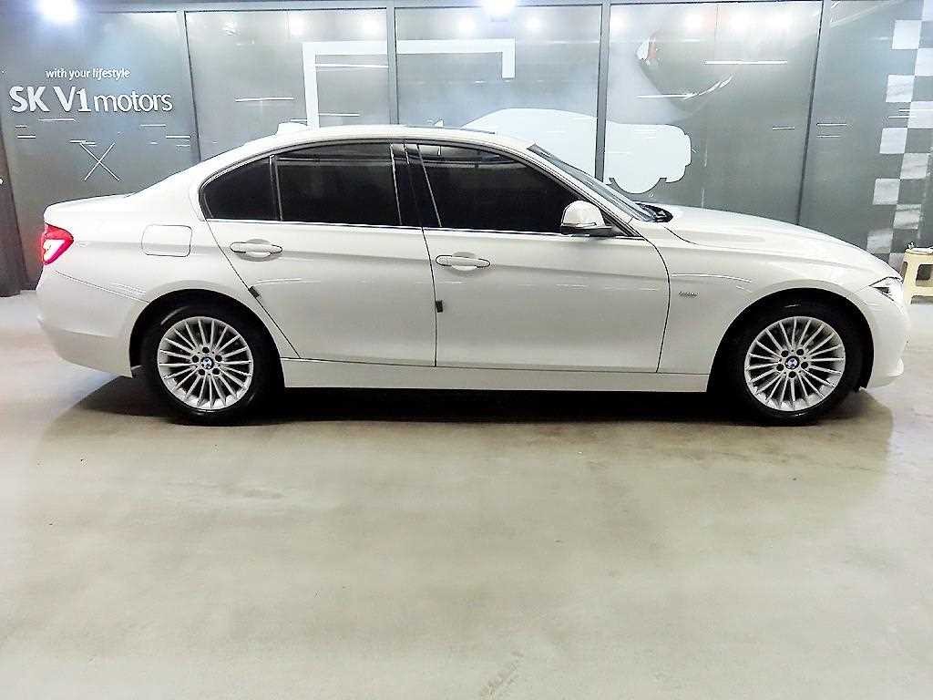 BMW 3시리즈 3시리즈 (F30) 320i 럭셔리 이미지 3