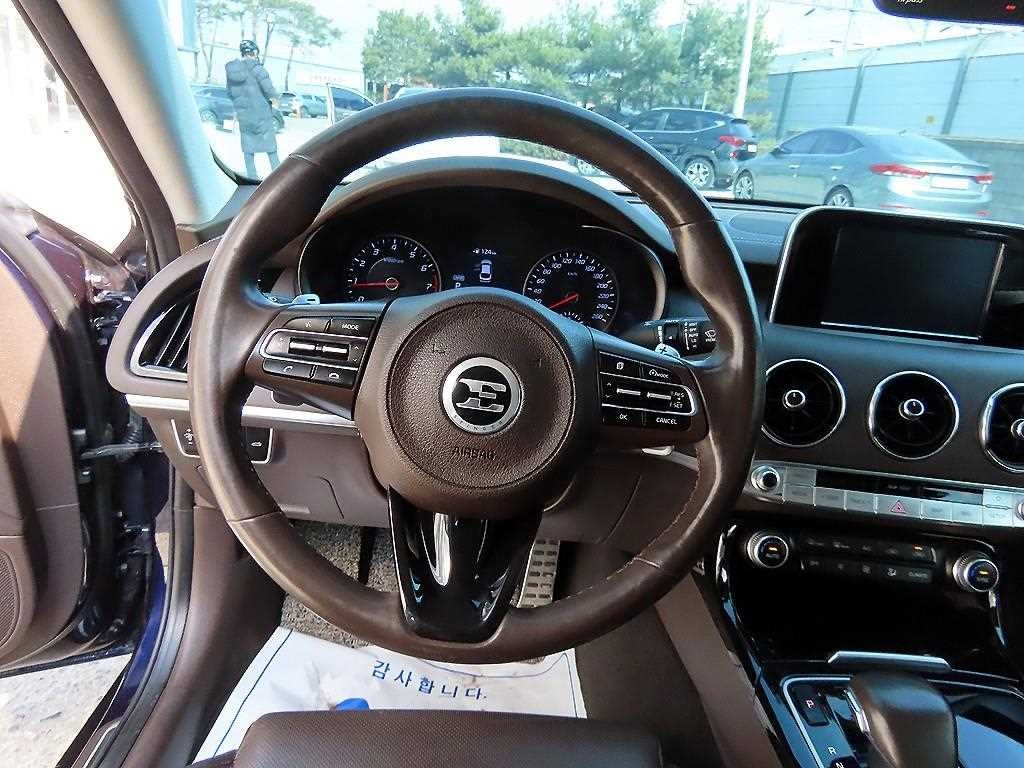 기아 스팅어 가솔린 2.0 터보 2WD 플래티넘 이미지 8