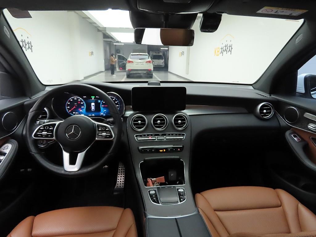 벤츠 GLC 클래스 GLC클래스 X253 GLC 300 e 4MATIC 쿠페 이미지 6