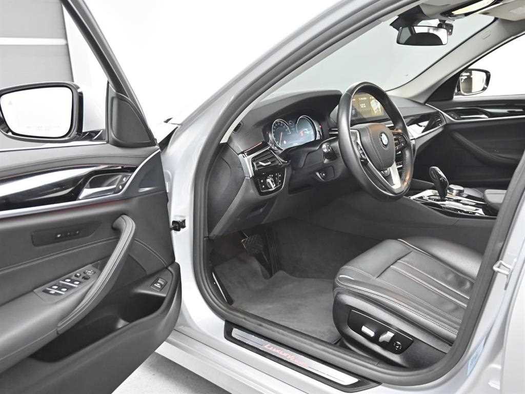 BMW 5시리즈 5시리즈 (G30) 520i 럭셔리 이미지 11