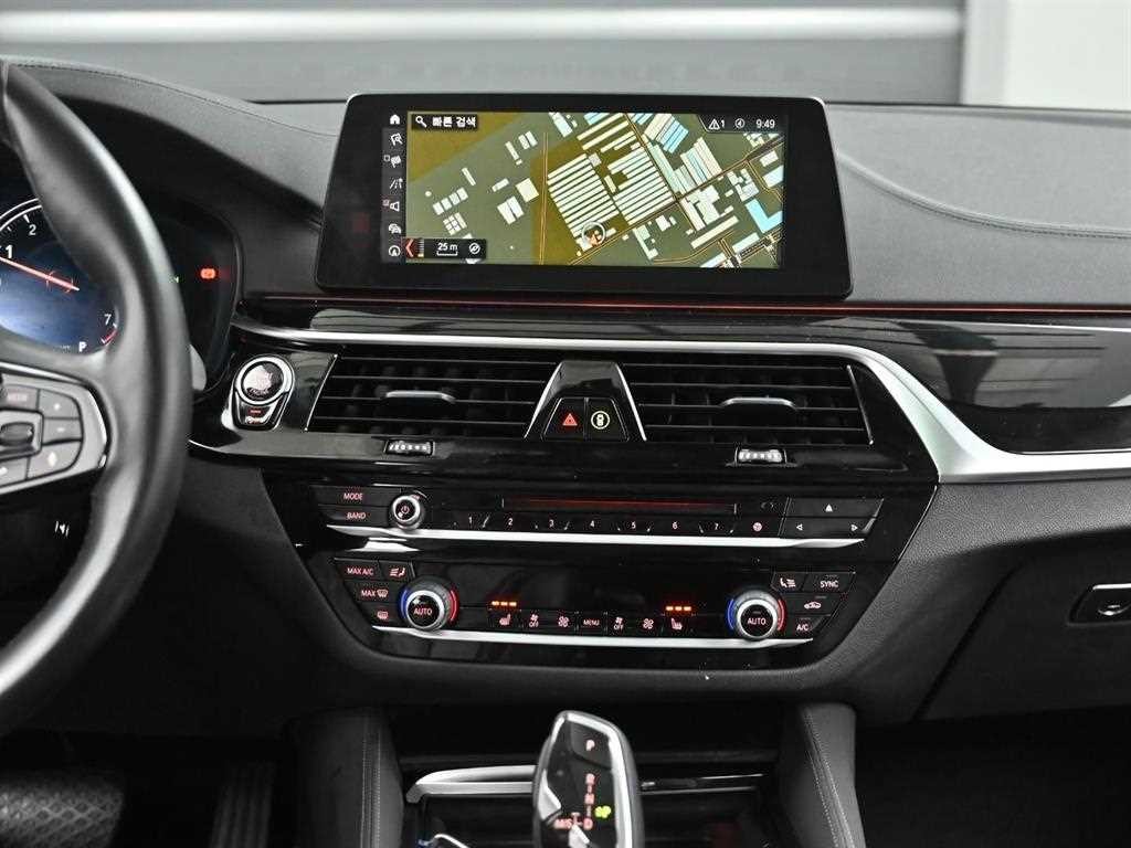 BMW 5시리즈 5시리즈 (G30) 520i 럭셔리 이미지 14