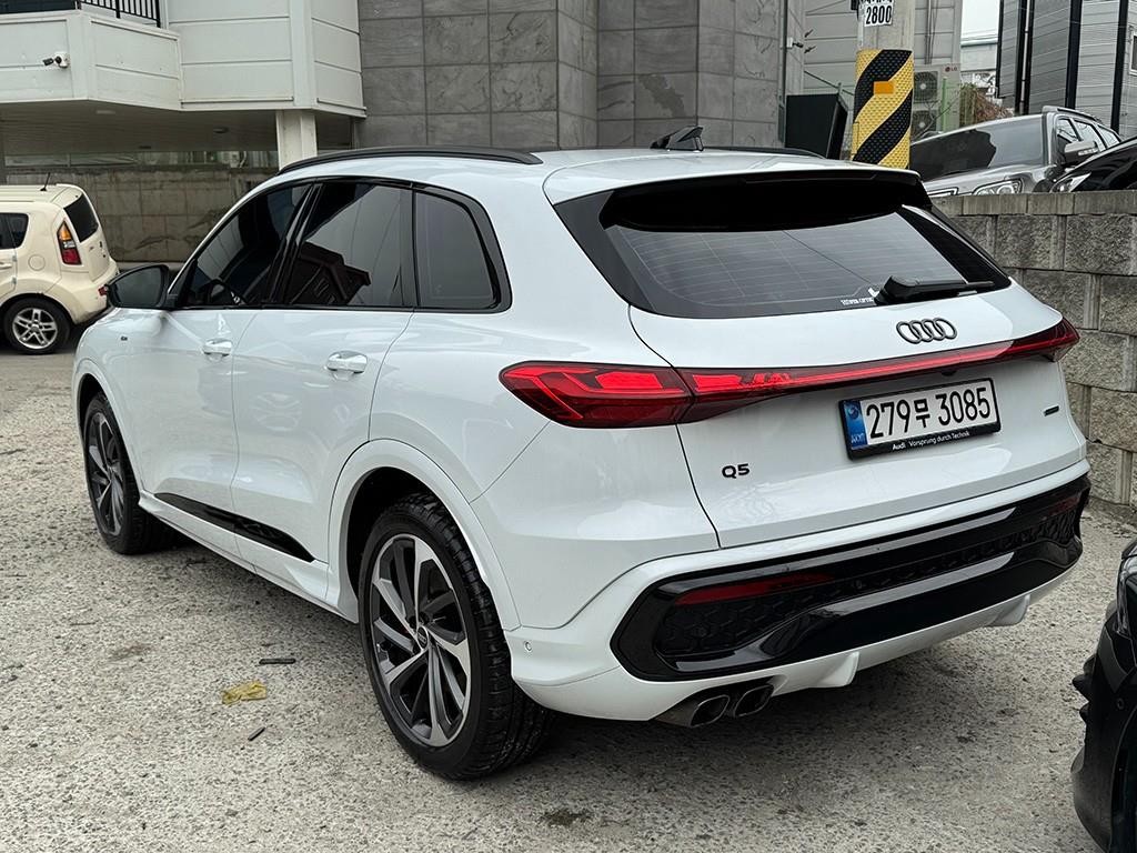 아우디 Q5 Q5 (80A) 40 TDI 콰트로 S-라인 블랙 에디션 이미지 3
