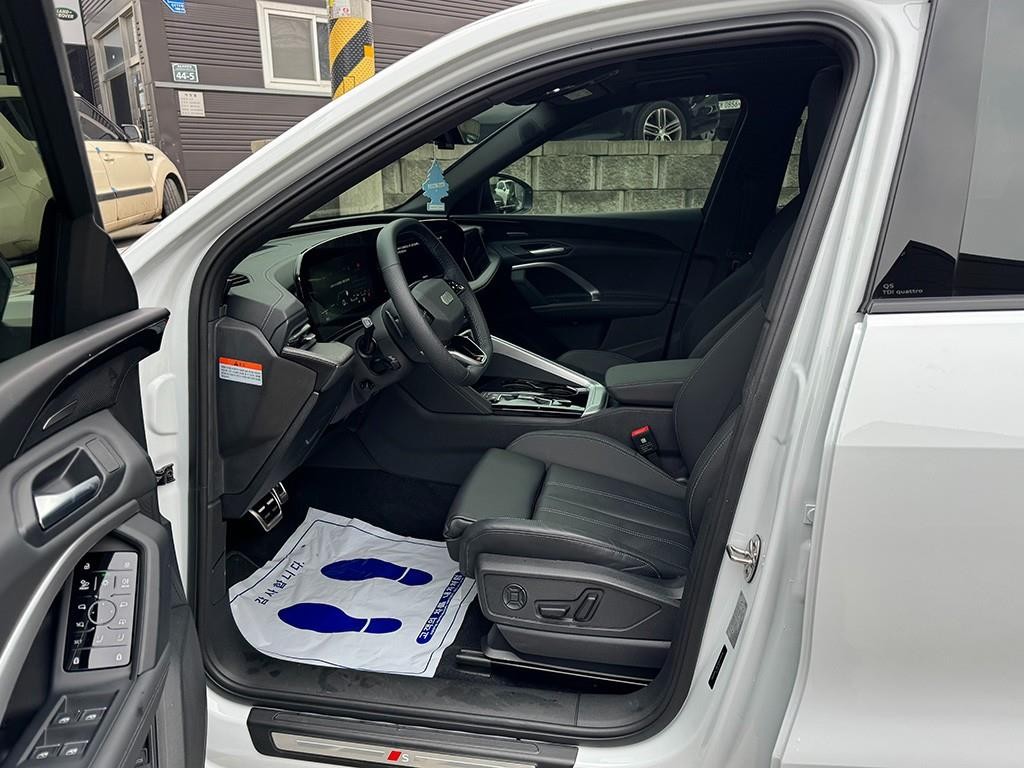 아우디 Q5 Q5 (80A) 40 TDI 콰트로 S-라인 블랙 에디션 이미지 5