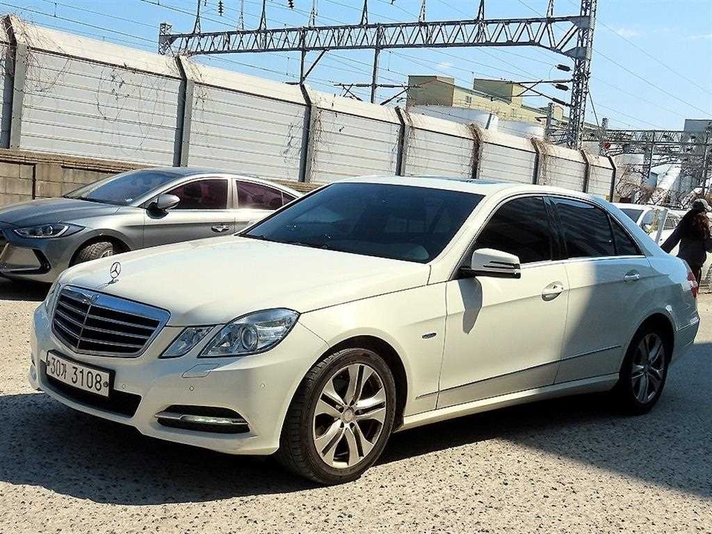 벤츠 E 클래스 E-클래스 W212 E200 CGI 아방가르드 이미지 2