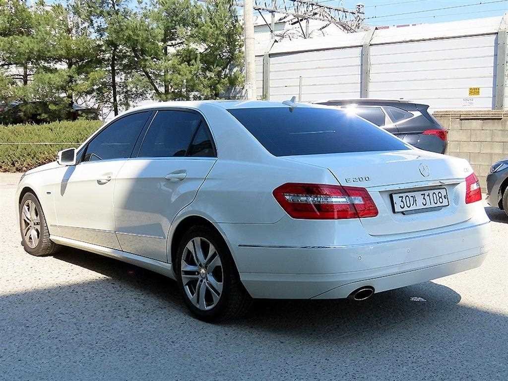 벤츠 E 클래스 E-클래스 W212 E200 CGI 아방가르드 이미지 3