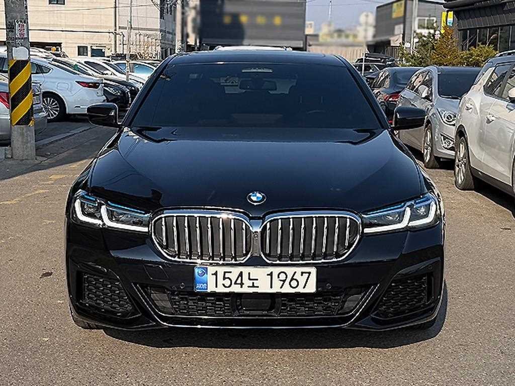 BMW 5시리즈 5시리즈 (G30) 530e M 스포츠 이미지 1