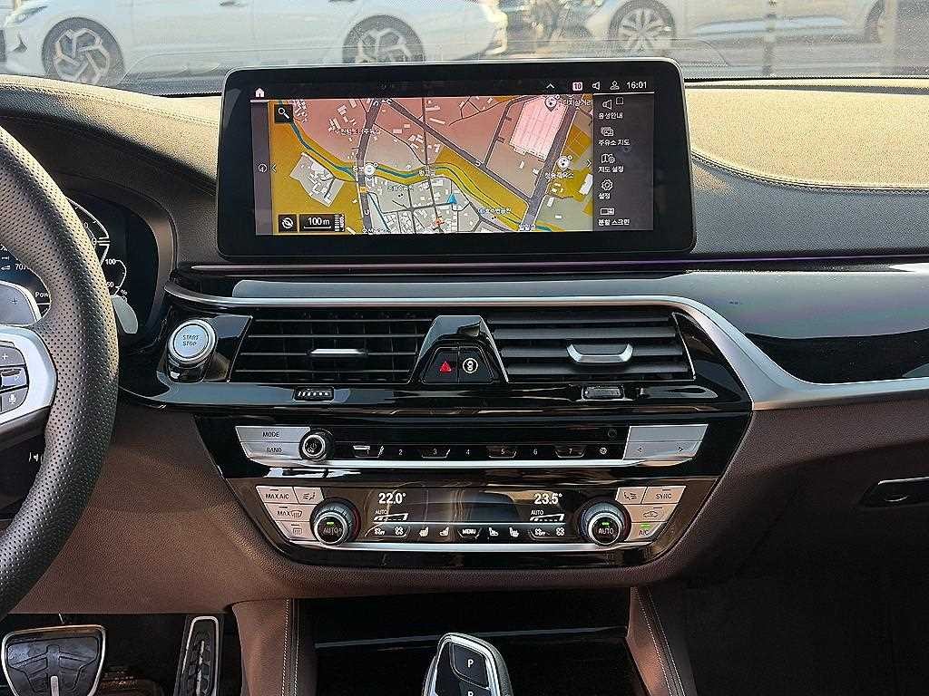 BMW 5시리즈 5시리즈 (G30) 530e M 스포츠 이미지 10