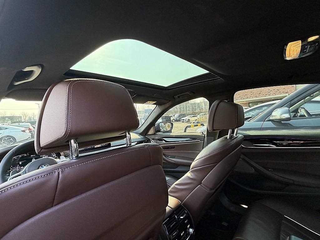 BMW 5시리즈 5시리즈 (G30) 530e M 스포츠 이미지 15