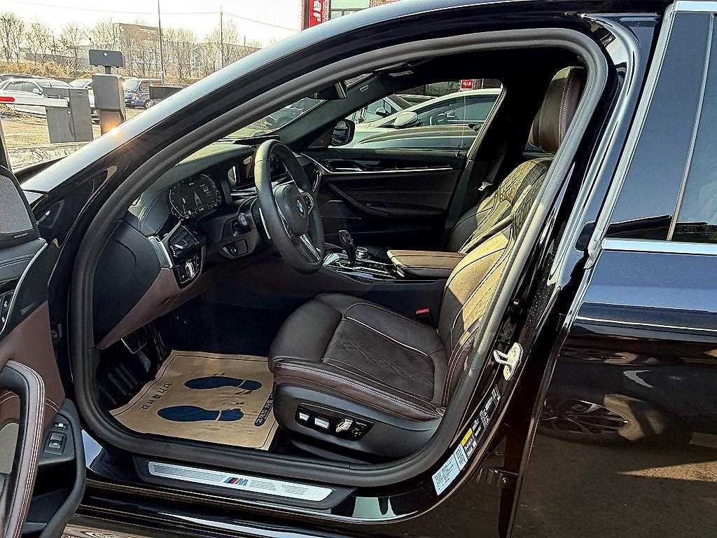 BMW 5시리즈 5시리즈 (G30) 530e M 스포츠 이미지 6