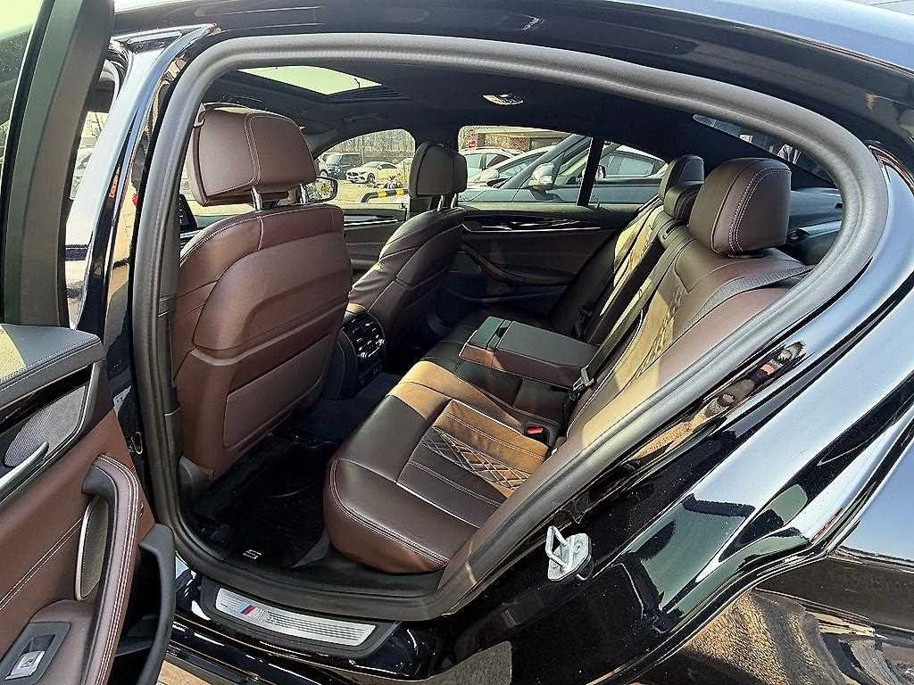 BMW 5시리즈 5시리즈 (G30) 530e M 스포츠 이미지 7