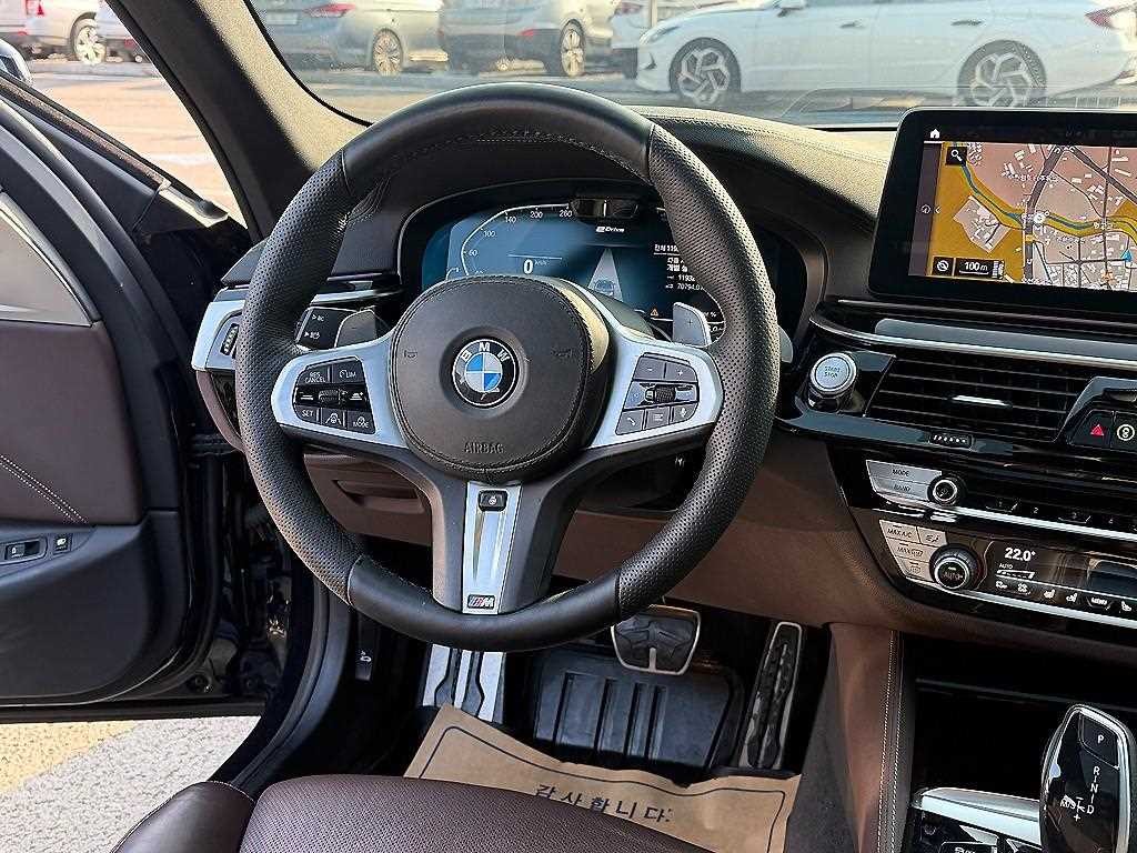 BMW 5시리즈 5시리즈 (G30) 530e M 스포츠 이미지 8