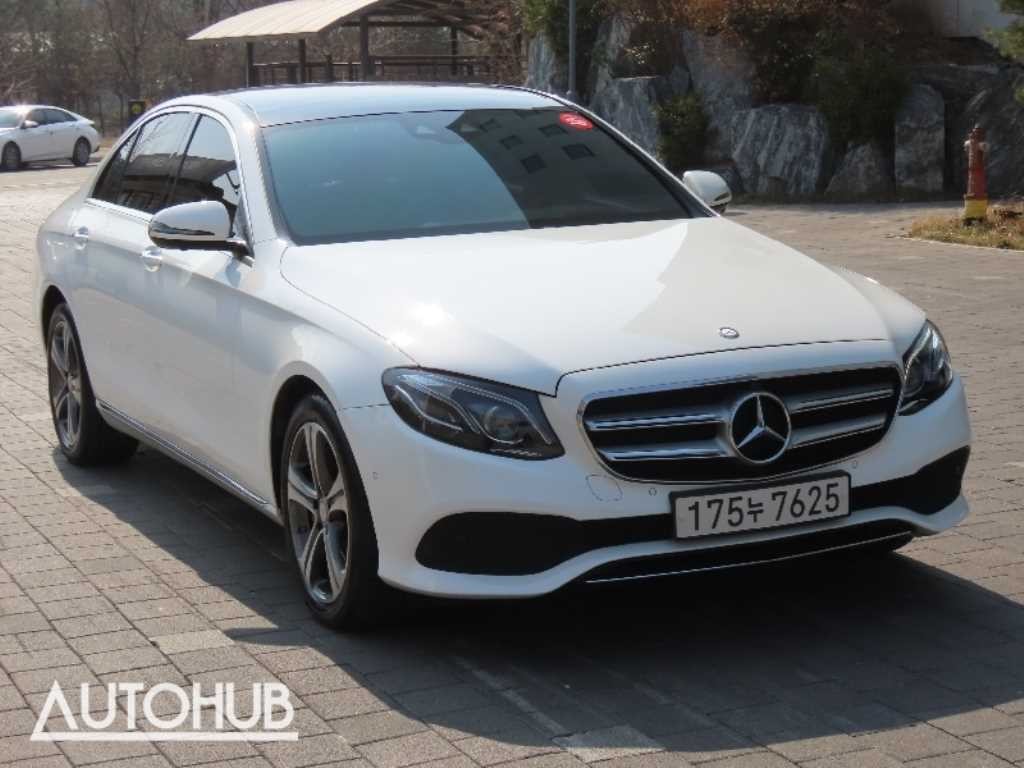 벤츠 E 클래스 E-클래스 W213 E300 4MATIC 아방가르드 이미지 2
