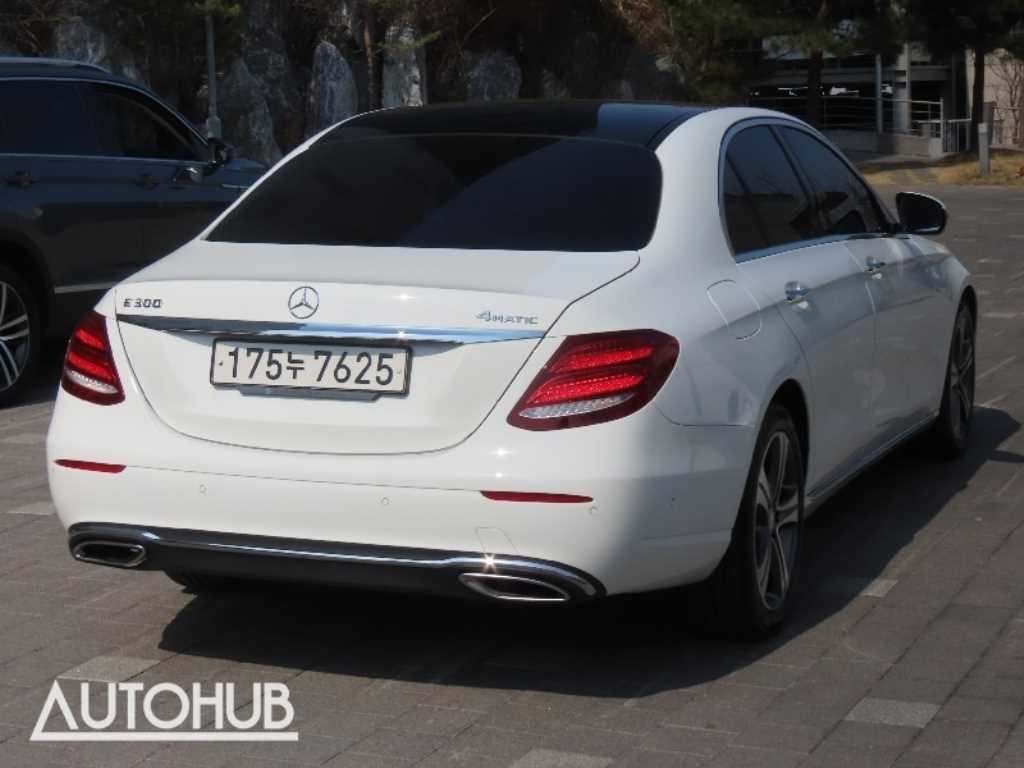 벤츠 E 클래스 E-클래스 W213 E300 4MATIC 아방가르드 이미지 3