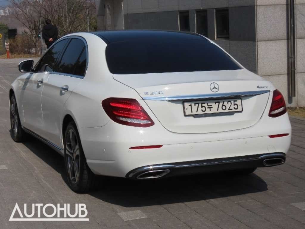 벤츠 E 클래스 E-클래스 W213 E300 4MATIC 아방가르드 이미지 4