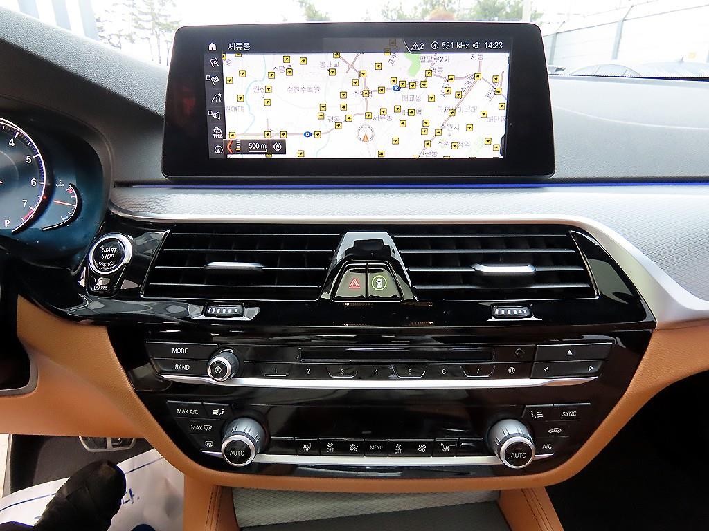 BMW 5시리즈 5시리즈 (G30) 530i xDrive M 스포츠 이미지 13