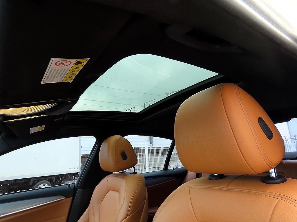 BMW 5시리즈 5시리즈 (G30) 530i xDrive M 스포츠 이미지 18