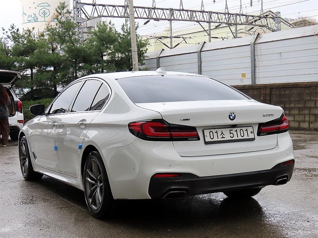 BMW 5시리즈 5시리즈 (G30) 530i xDrive M 스포츠 이미지 3