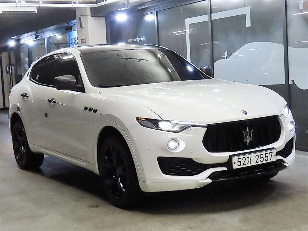 마세라티 르반떼 3.0 AWD 이미지 1