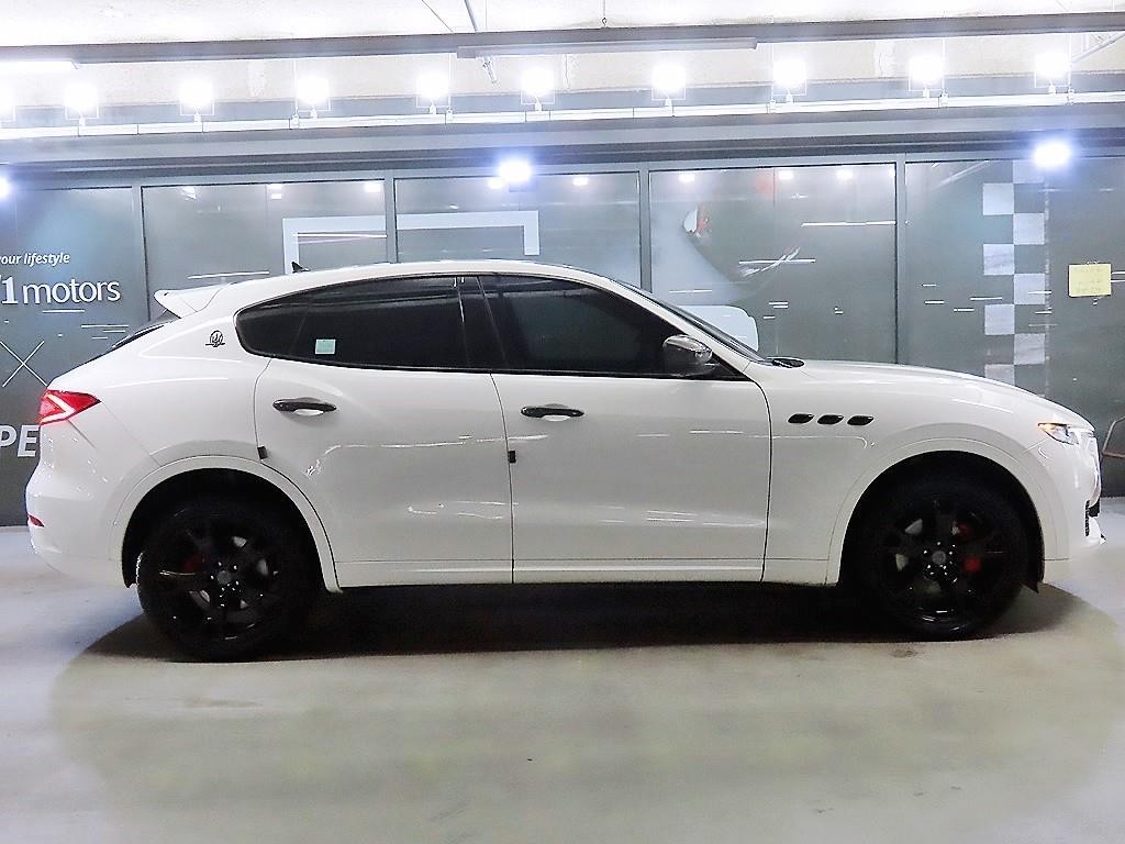 마세라티 르반떼 3.0 AWD 이미지 3